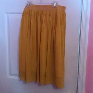 Yellow pleated midi skirt